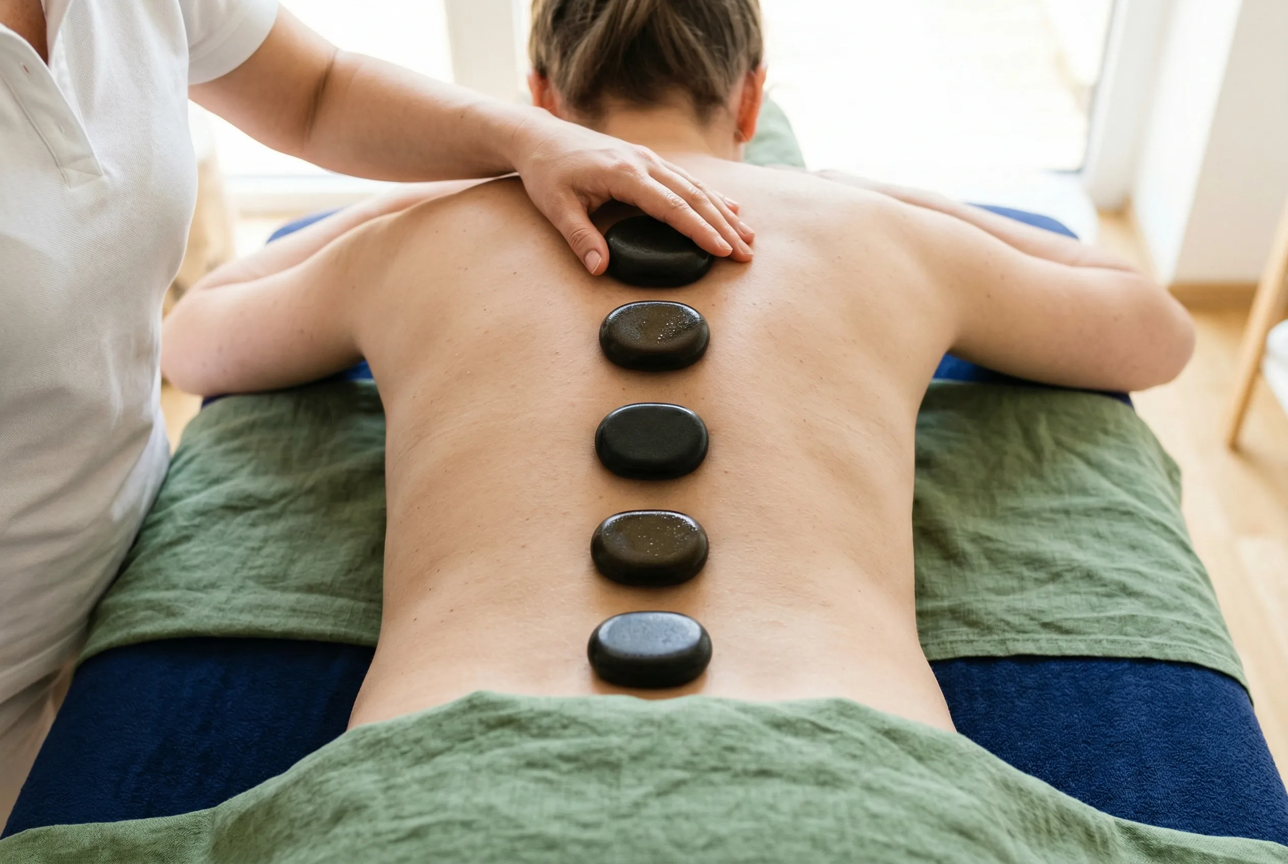 Hot Stone Massage – Wärmebehandlung mit Basaltsteinen Aalen